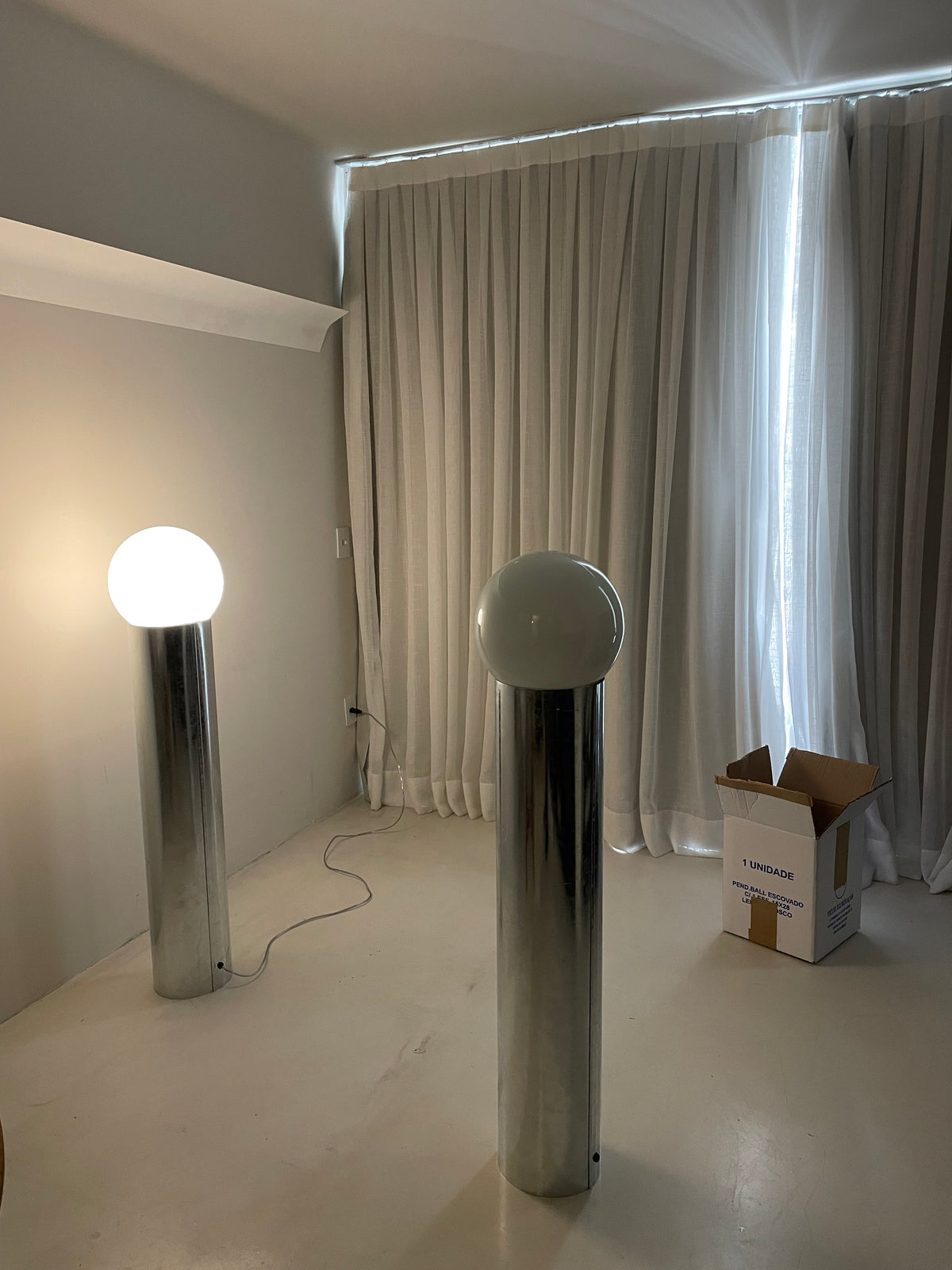 IRIS FLOOR LAMP